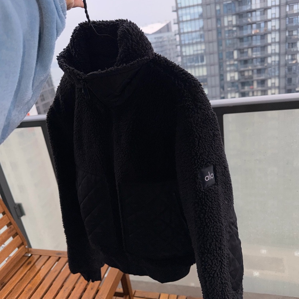 Alo size XS Black Sherpa edge bomber Jacket, DRY CLEANED